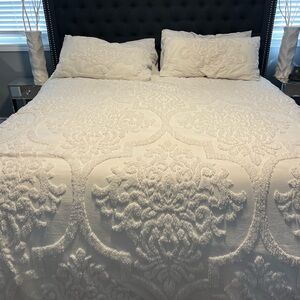 King size Madison Park duvet cover with 2 shams- off white